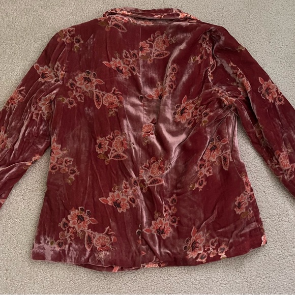 EUC Hutch Floral Burnout Velvet Blazer - Picture 7 of 7